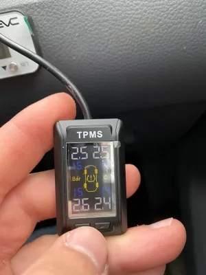 Small Display TPMS With Internal Sensors