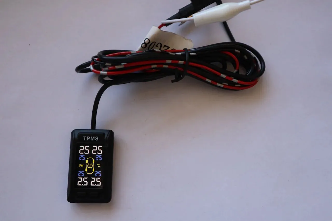 Small Display TPMS With Internal Sensors